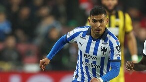 Orbelín Pineda con la camiseta de Rayados.