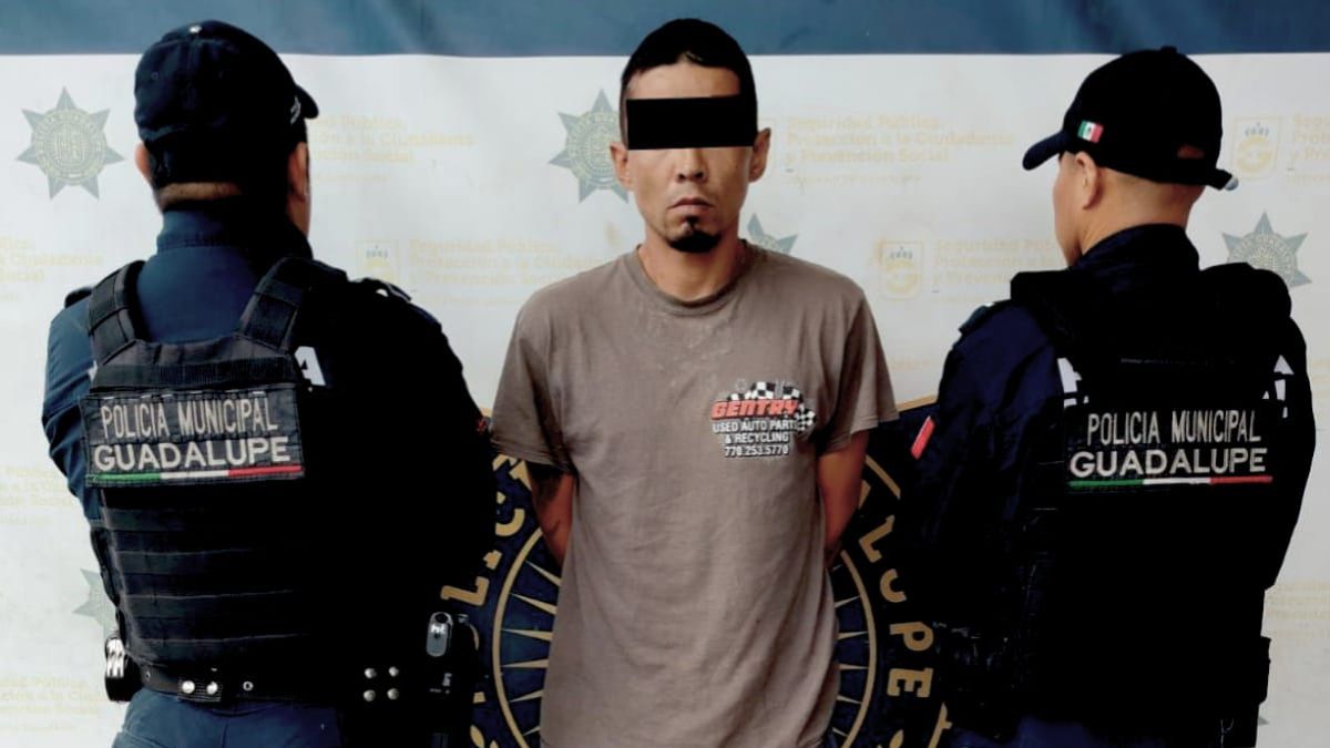 Policías de Guadalupe detuvieron a un hombre investigado por al menos cuatro robos a tiendas de conveniencia en Guadalupe y Monterrey.