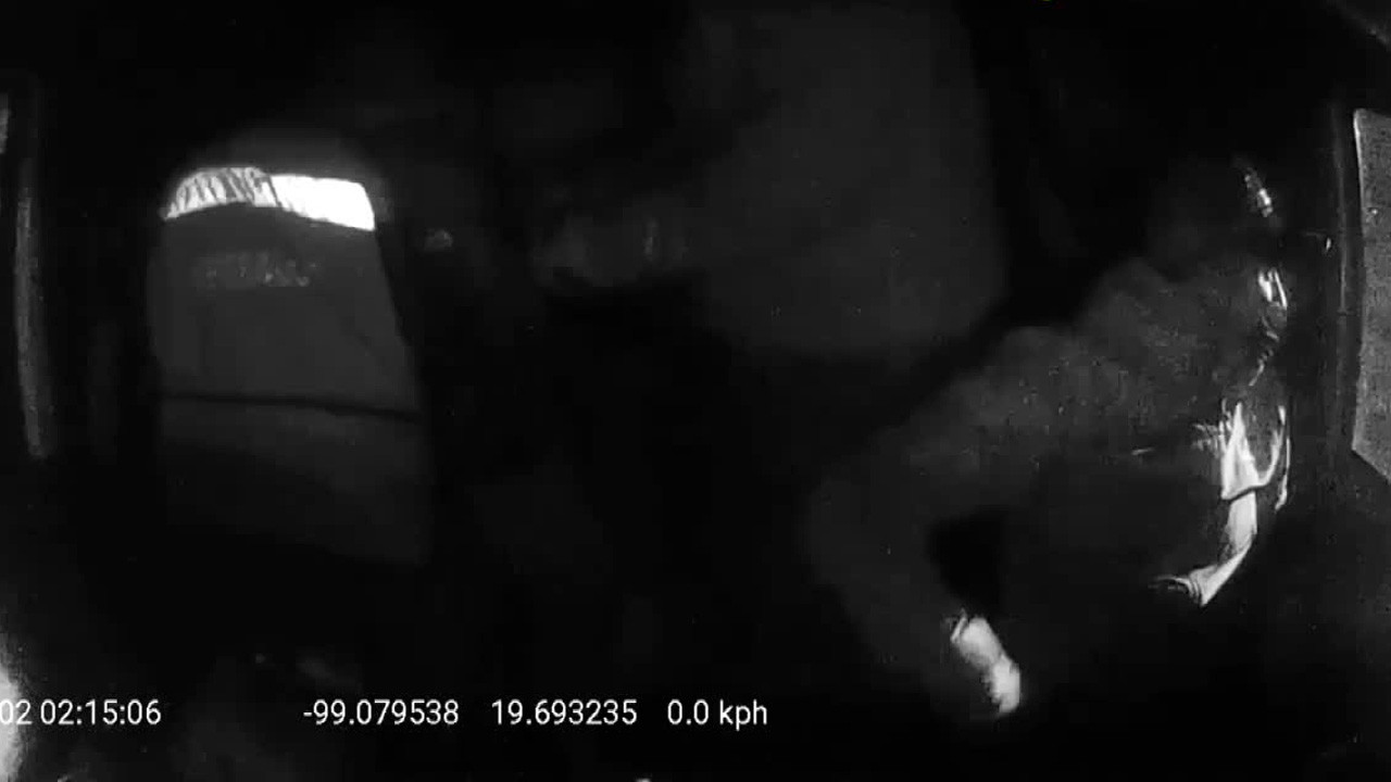 Tres sujetos intentaron robar un tráiler estacionado cerca de la caseta Texcoco-Lechería, mientras el operador descansaba.
