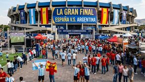 Miles de fanáticos se preparan para la gran final del Mundial 2026 en el Estadio Corregidora en la Zona Fest.