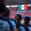 Jugadoras de Pachuca femenil en el estadio Jalisco durante un partido ante Atlas.