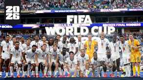 Jugadores de la Selección de Inglaterra recibiendo la medalla de tercer lugar en el Mundial 2026.