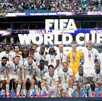 Jugadores de la Selección de Inglaterra recibiendo la medalla de tercer lugar en el Mundial 2026.