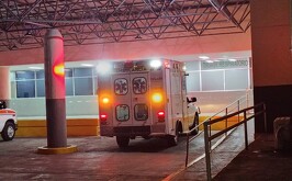Hospital donde atienden a una mujer que fue agredida y mutilada por su propio hijo en Torreón.