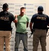 Luis Fidel ‘N' con a cara censurada siendo detenido por agentes de la Fiscalía de Michoacán, Guardia Nacional, Ejército Mexicano y Guardia Civil