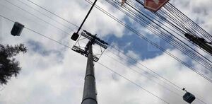 Un hombre escaló una torre de soporte del Cablebús CdMx, lo que provocó la suspensión temporal de la Línea 1.