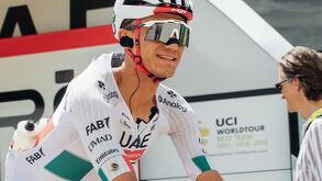 Isaac del Toro subió a la séptima posición del Tour de Francia 2026 / @TeamEmiratesUAE