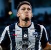 Lucas Ocampos festejando el 1-0 de Rayados frente a Santos en la jornada 1 del Apertura 2026.