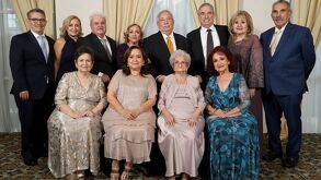 Elvira González Garza celebró sus 100 años de vida en compañía de su familia, a la que considera el secreto para una vida feliz y longeva.