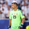 Emiliano Martínez jugando un partido del Mundial 2026.