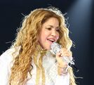 ¿Era una doble? Así fue el estrafalario look de Shakira en el Medio Tiempo del Mundial 2026