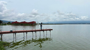 Pescador en laguna