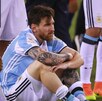 Lionel Messi en el césped tras perder la final de la Copa América 2016.