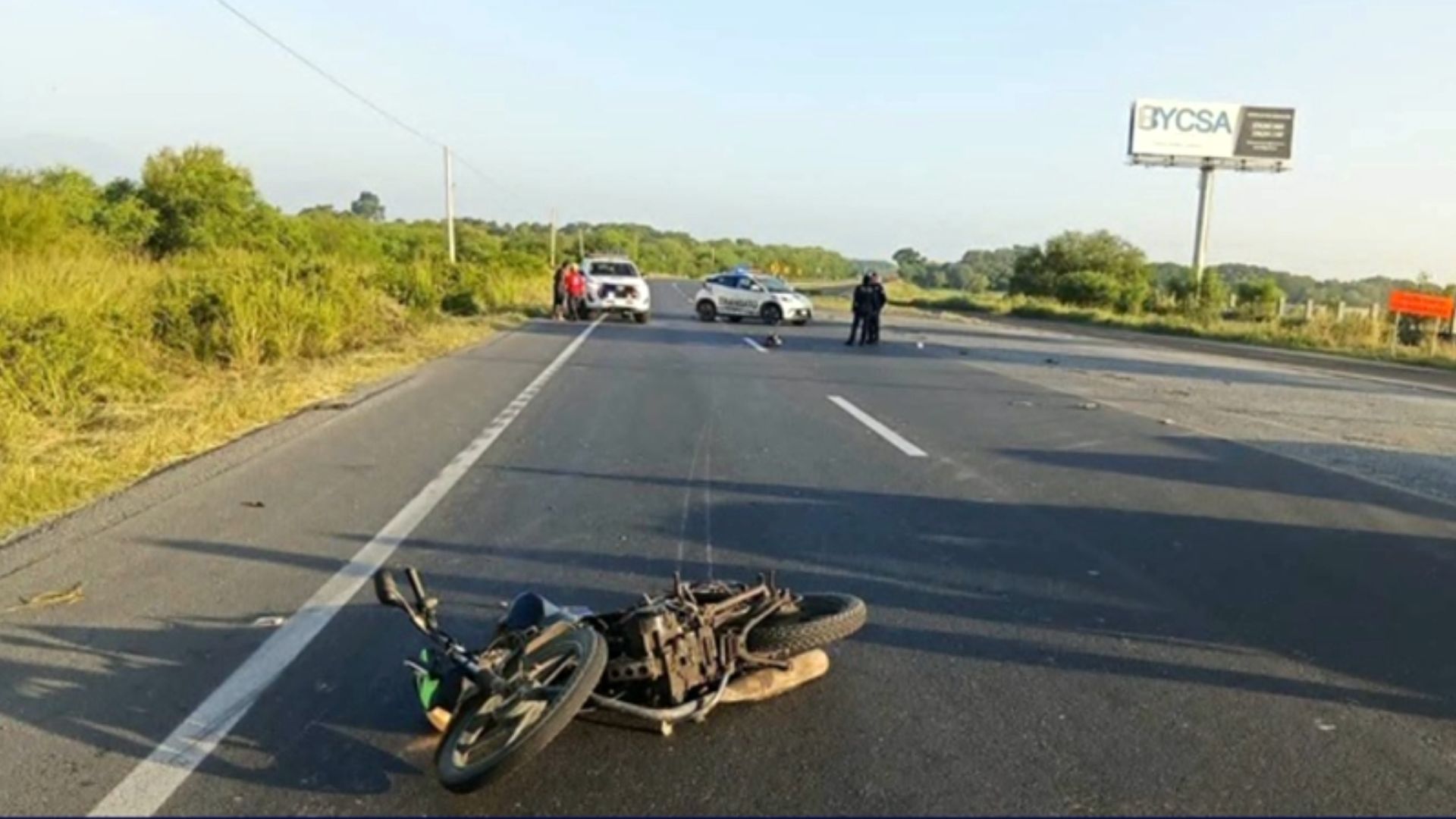 Motociclista de 25 años fallece en Montemorelos tras impacto en carretera nacional. Ángel David Rivera sufrió graves fracturas.