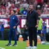 Antonio Mohamed dando indicaciones en el Chivas vs Toluca de Jornada 1 del Apertura 2026.