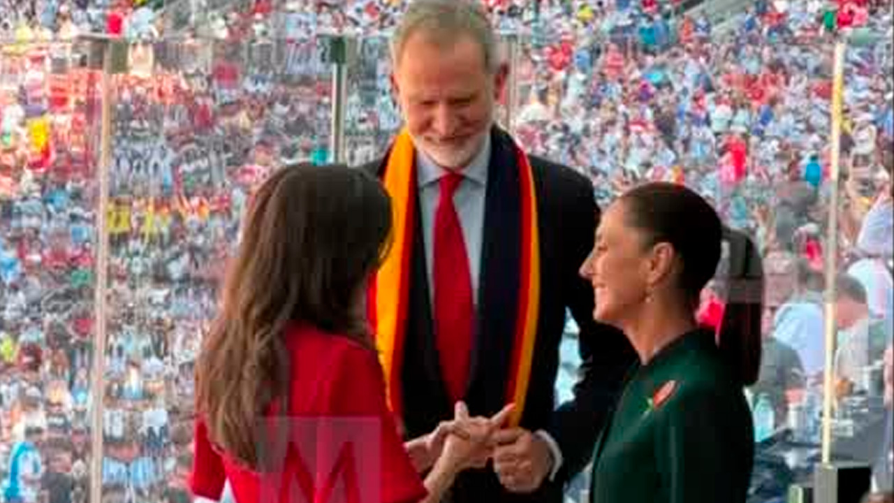 La presidenta Claudia Sheinbaum saludó al rey Felipe VI y a la reina Letizia de España durante la final del Mundial.