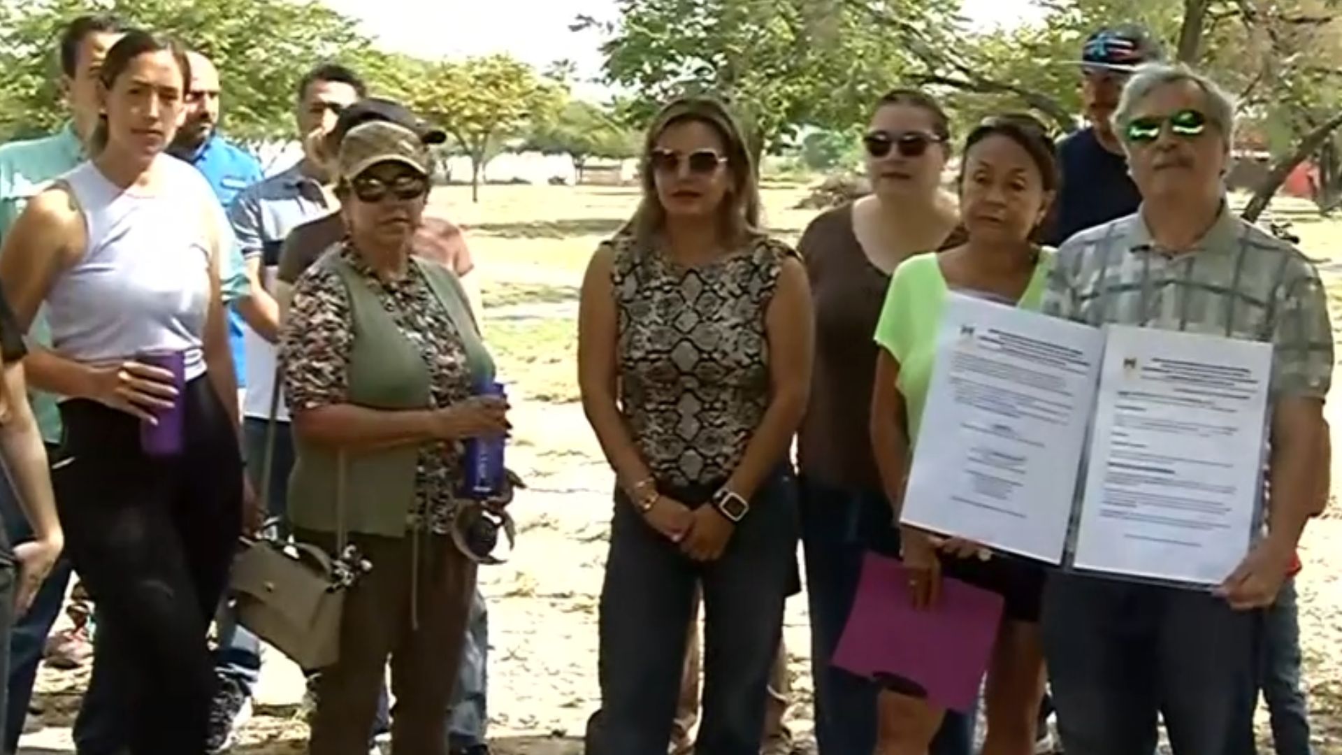 CFE corta luz diariamente en 4 colonias de Nuevo León. Apagones de 2 horas dañan electrodomésticos y afectan adultos mayores con enfermedades respiratorias.
