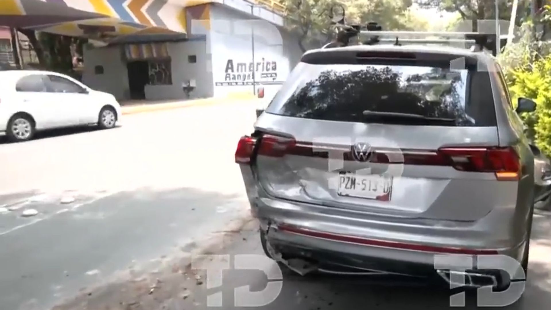 4 vehículos chocaron en Ejército Nacional, uno de marina. Cerró carriles y dejó derramamiento de aceite.
