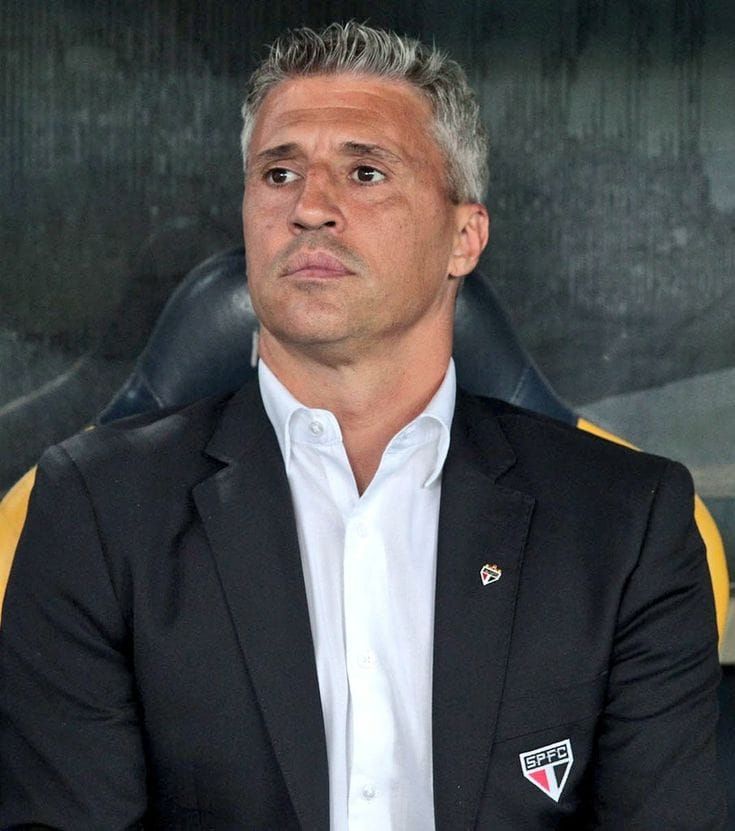 Una foto de Hernán Crespo cuando estaba dirigiendo al equipo de Sao Paulo