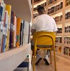 Interno en Cereso leyendo y estudiando.