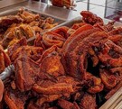 Charola de chicharrones, alimento con el que una adolescente tuvo reacción alérgica en Durango.