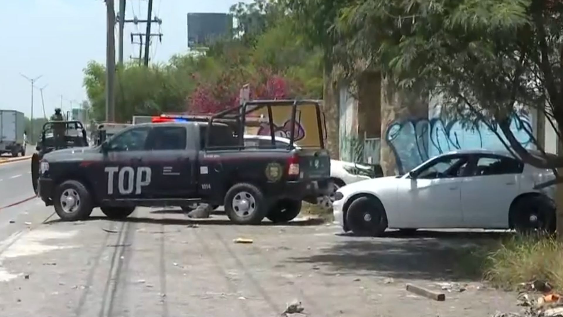 Hallan cuerpo en descomposición en motel Nueva Castilla, 4 años después de caso Debanhi Escobar. Autoridades investigan circunstancias de muerte en Escobedo.