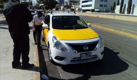 Los taxis deben de contar con el tarjetón o identificación oficial