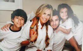 Aylín Mujica junto a sus hijos, quien de ellos, el mayor perdió la vida la semana pasada.