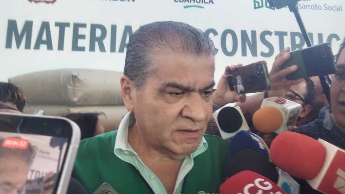 Miguel Ángel Riquelme dando conferencia de prensa nombrando a Luis Campos como coordinador de movilidad en Torreón