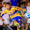 Ángel Correa disputando un partido con Tigres durante el Clausura 2026 en el Estadio Universitario.