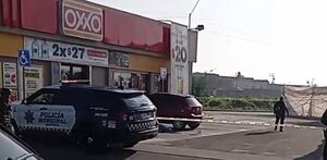 Un hombre fue asesinado la mañana de este martes en el estacionamiento de una tienda OXXO ubicada sobre el Cuarto Cinturón Vial, en el municipio de Irapuato.