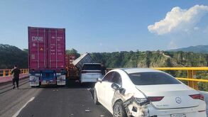 Cerrada la autopista Colima-Guadalajara por choque múltiple en el puente Beltrán.