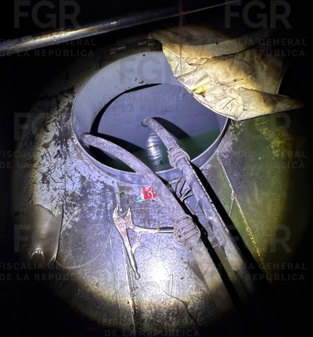 La FGR aseguró 10 mil litros de hidrocarburo e inhabilitó una toma clandestina en Zapotlanejo, Jalisco. Conoce los detalles del operativo federal.