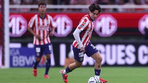 Consulta el horario, canal de transmisión y la posible alineación de Chivas ante FC Juárez en la Jornada 2 del Apertura 2026. Sigue los detalles.
