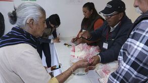 Habitantes de la Ciudad de México y el Estado de México han reportado desabasto de leche en sus colonias.