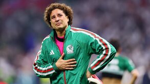 Guillermo Ochoa llorando tras la eliminación de México en el Mundial 2026 a manos de Inglaterra.
