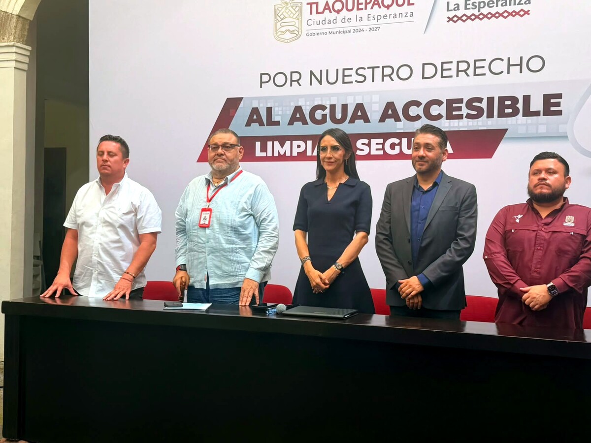 Presidenta de Tlaquepaque en conferencia de prensa junto con su equipo