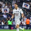 Santiago Mele gritando gol con la camiseta de Colo-Colo realizada con Gemini.