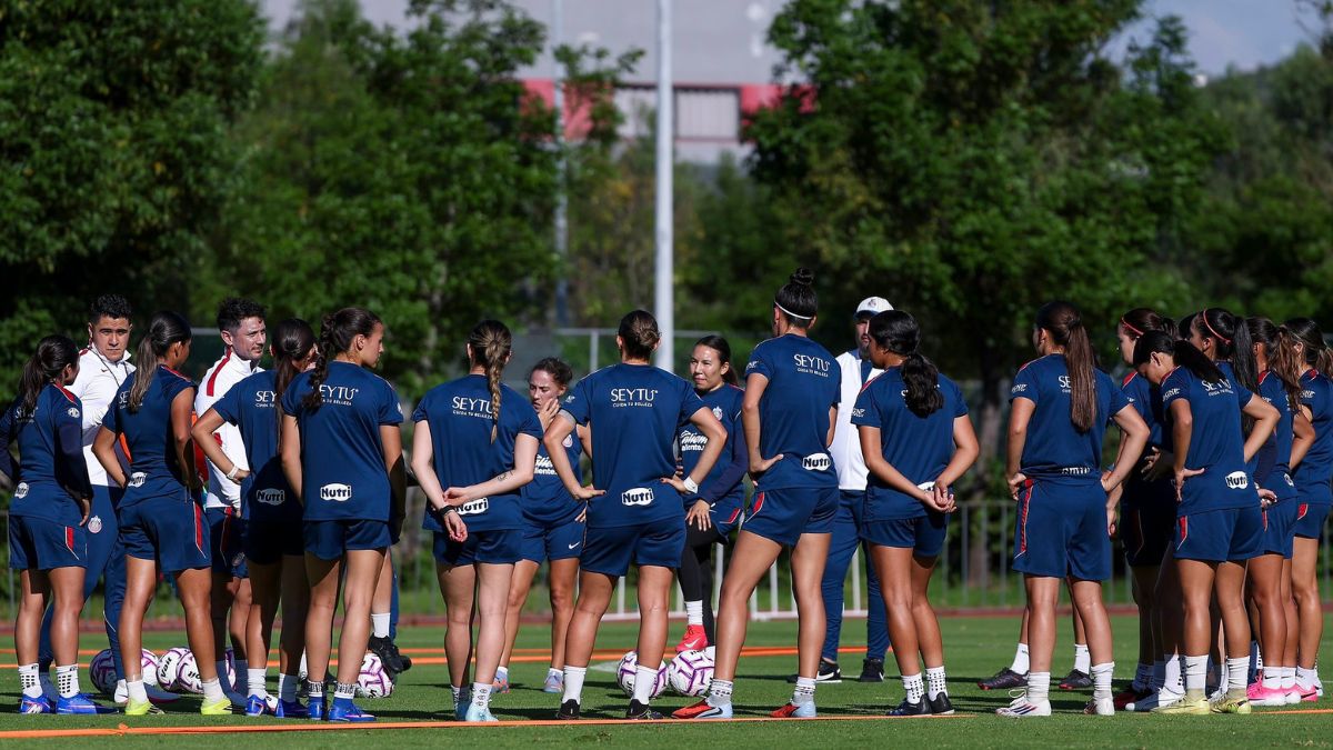 Una foto de todas las jugadoras de Chivas Femenil