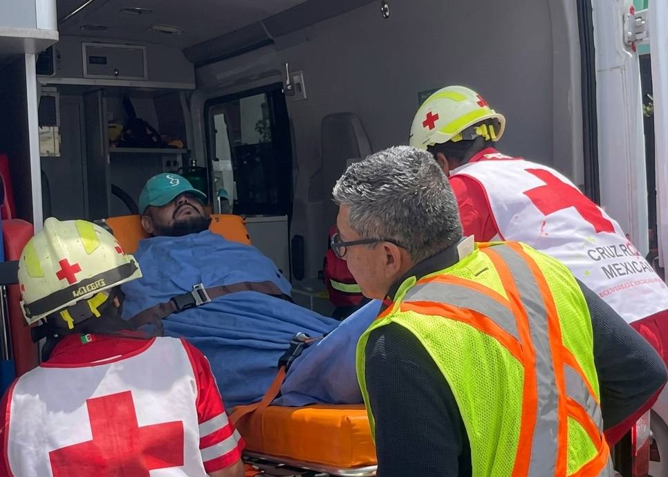 Un accidente con maquinaria movilizó a cuerpos de emergencia en Saltillo; el rescate evitó consecuencias aún mayores.