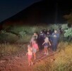 Elementos de Proxpol rescatando a familia.