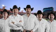 Se anunció a Intocable como espectáculo al final del encuentro. | X: @corona_mx