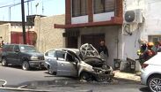 Auto se incendia en centro de Monterrey: propietario se entera por bomberos mientras trabajaba