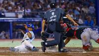 Jugador de Charros de Jalisco anotando carrera frente a Toros de Tijuana en el primer juego de la serie en la LMB