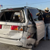 Dos trabajadoras del municipio resultaron lesionadas tras un choque que proyectó una camioneta mientras cruzaban el periférico en Saltillo.