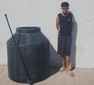 Joven que fue detenido en la colonia Sol de Oriente, acusado de intentar robar un tinaco a su vecina.