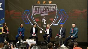 Emilio Escalante en la presentación del Atlante con TV Azteca.