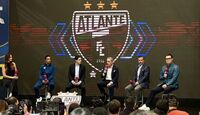 Emilio Escalante en la presentación del Atlante con TV Azteca.