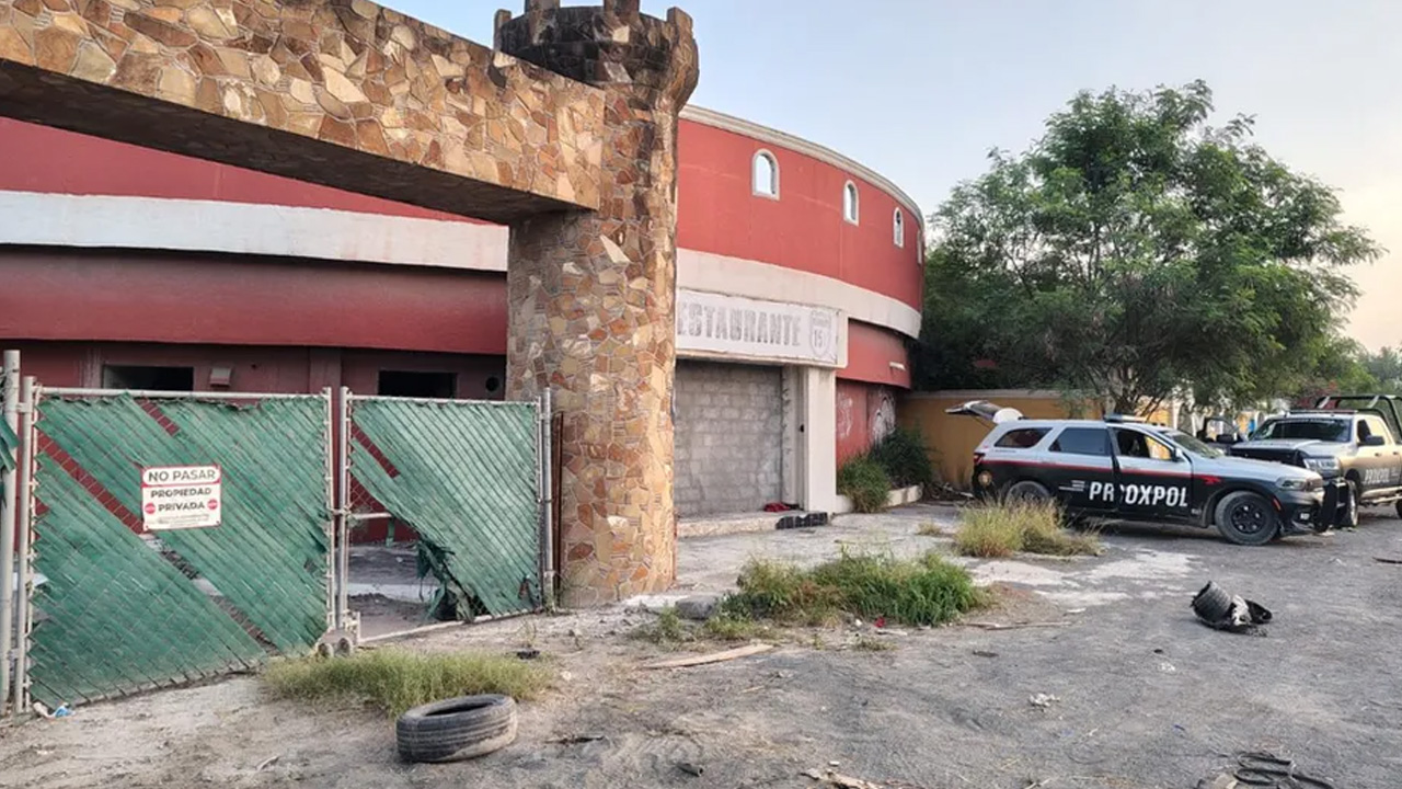 La Fiscalía de Nuevo León informó que el hombre hallado sin vida en el Motel Nueva Castilla murió por un infarto al miocardio.