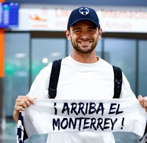 El refuerzo rayado aterrizó hoy en el Aeropuerto.